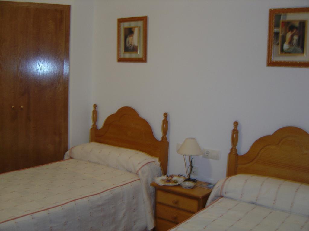 Hostal D'Ernes Alcala del Jucar Pokoj fotografie